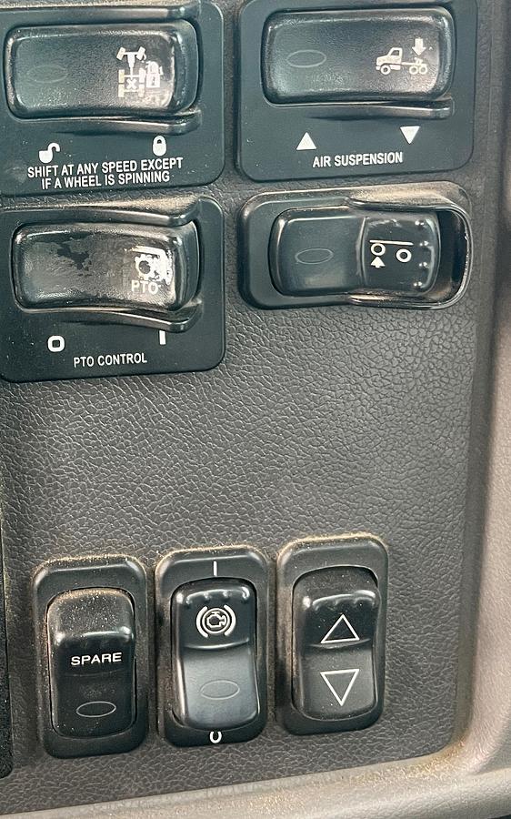 Used 2016 PETERBILT 348