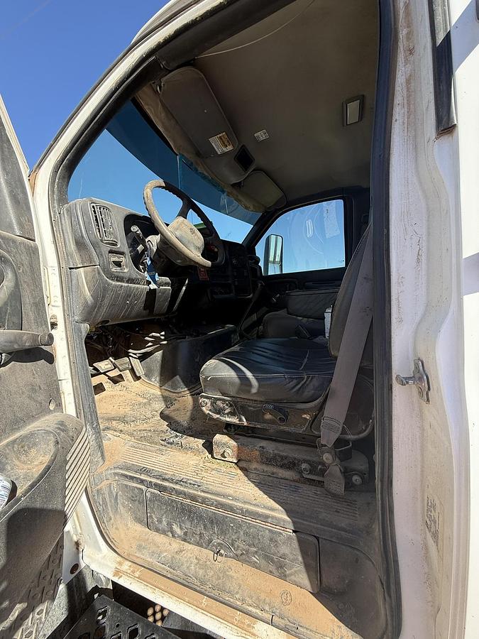 Used 2004 CHEVROLET C8500