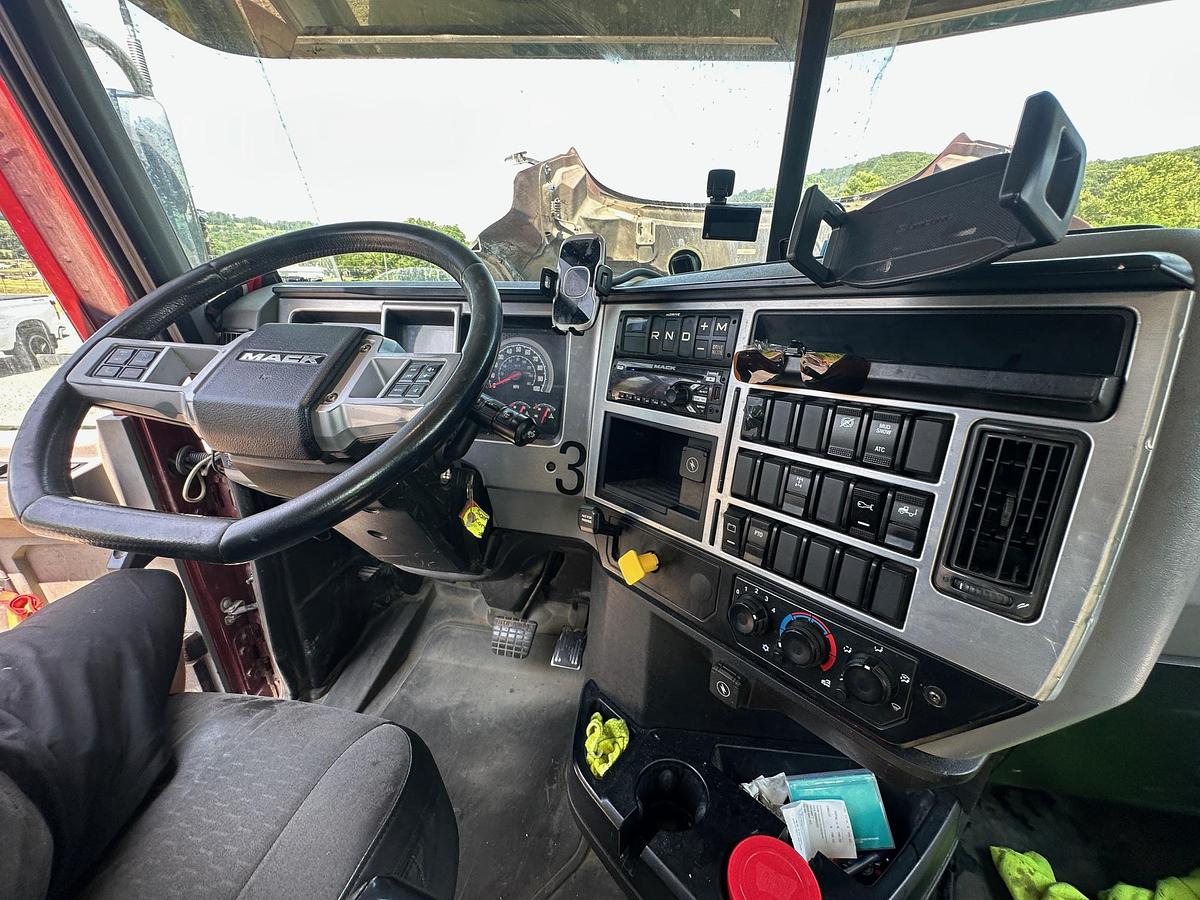 Used 2020 MACK Granite GR64F