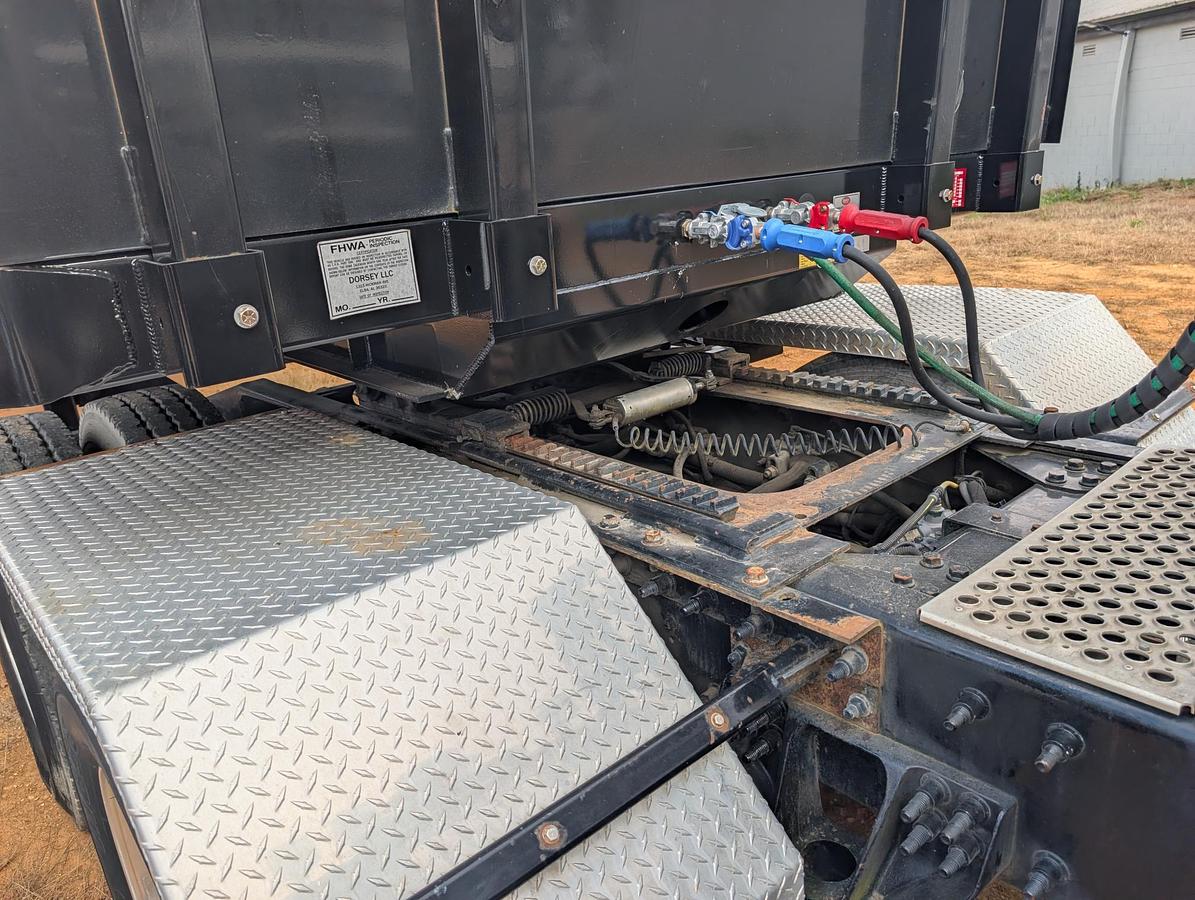 Used 2016 CATERPILLAR CT660S