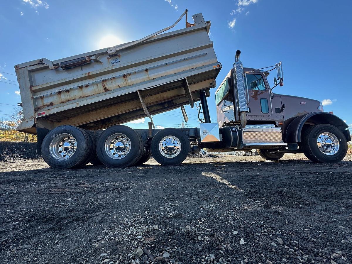 Used 2016 PETERBILT 365