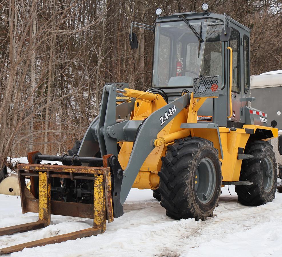 Used 2000 DEERE 244H