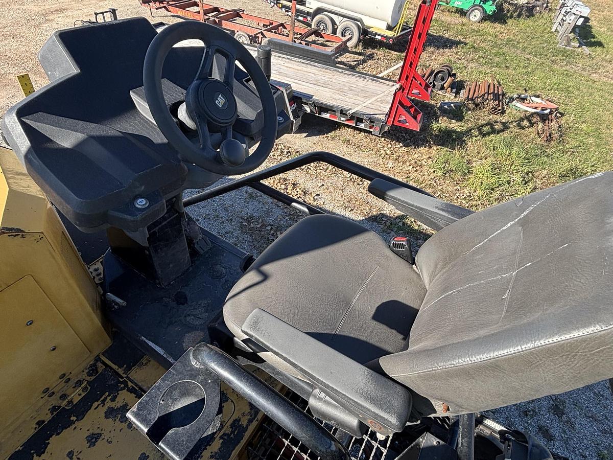 Used 2019 CATERPILLAR AP1000F