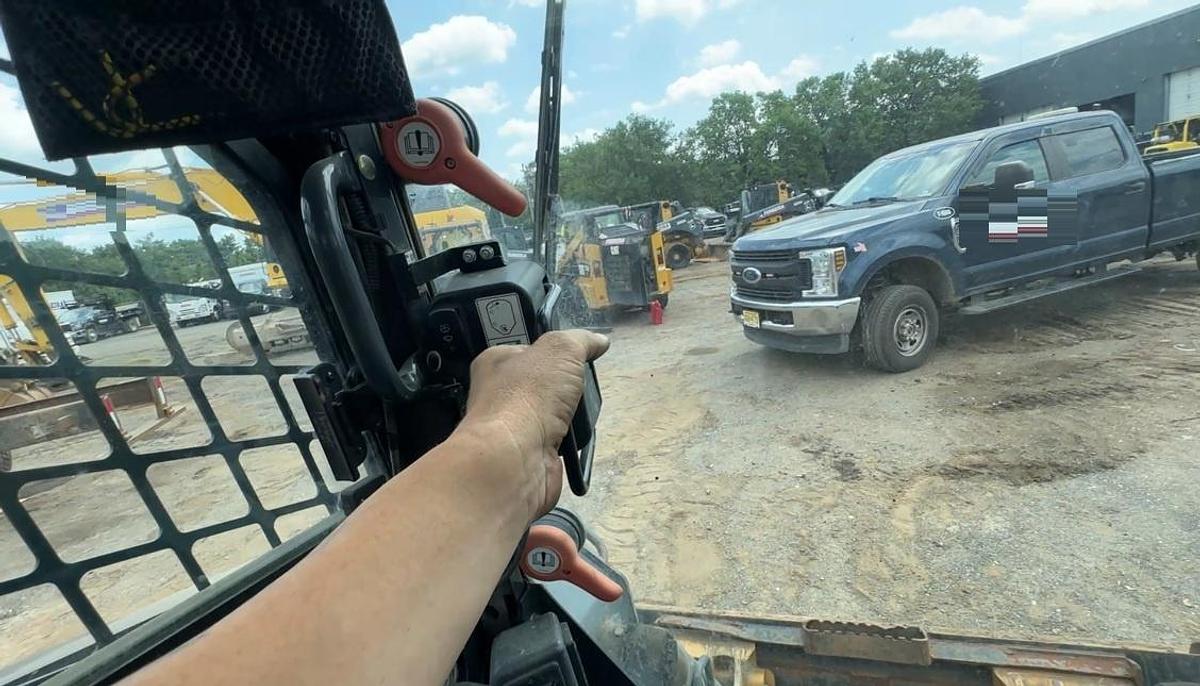 Used 2017 DEERE 332G