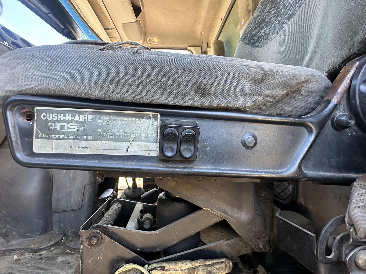 Used 2000 STERLING AT9513