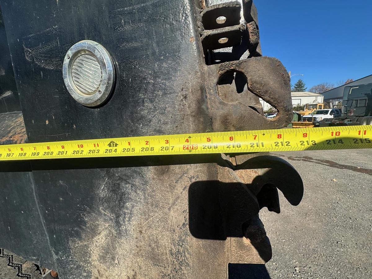 Used 2006 MACK Granite CV713