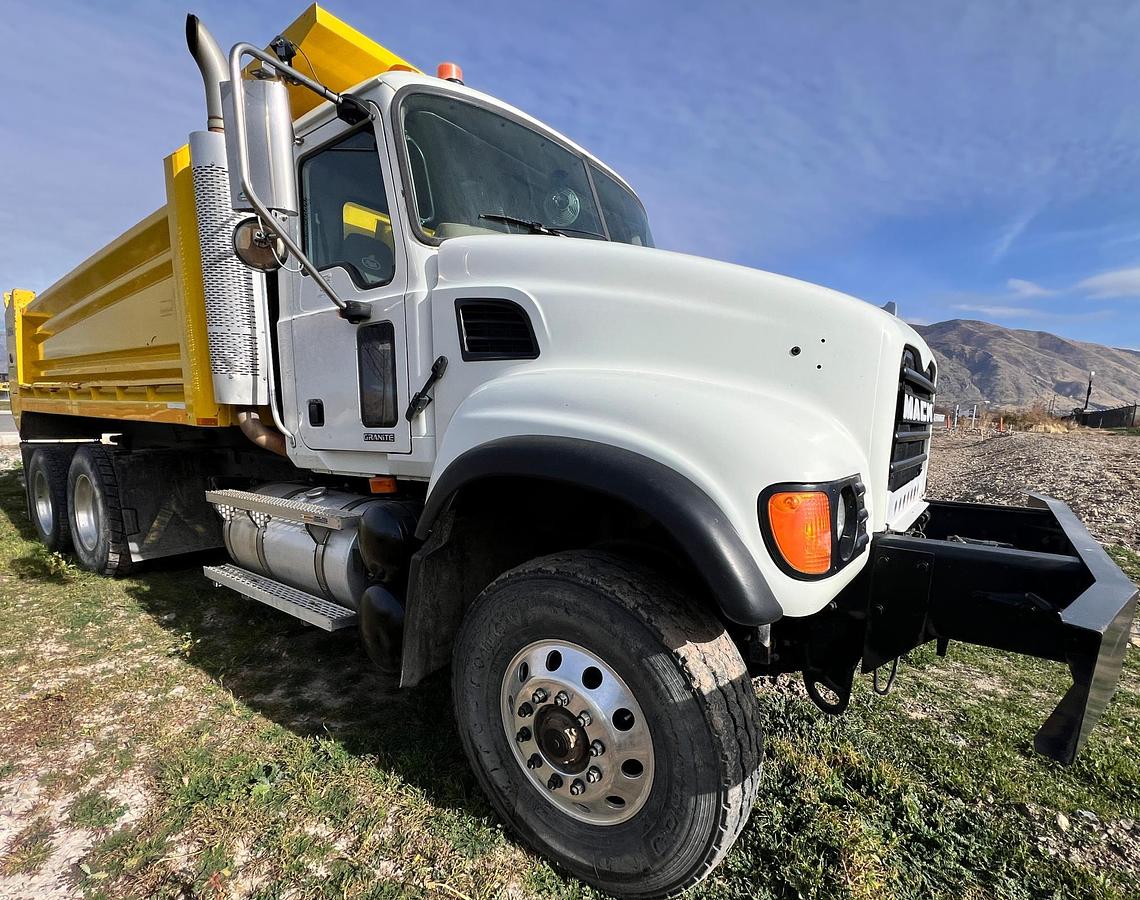 Used 2005 MACK CV713 Granite Dump Truck