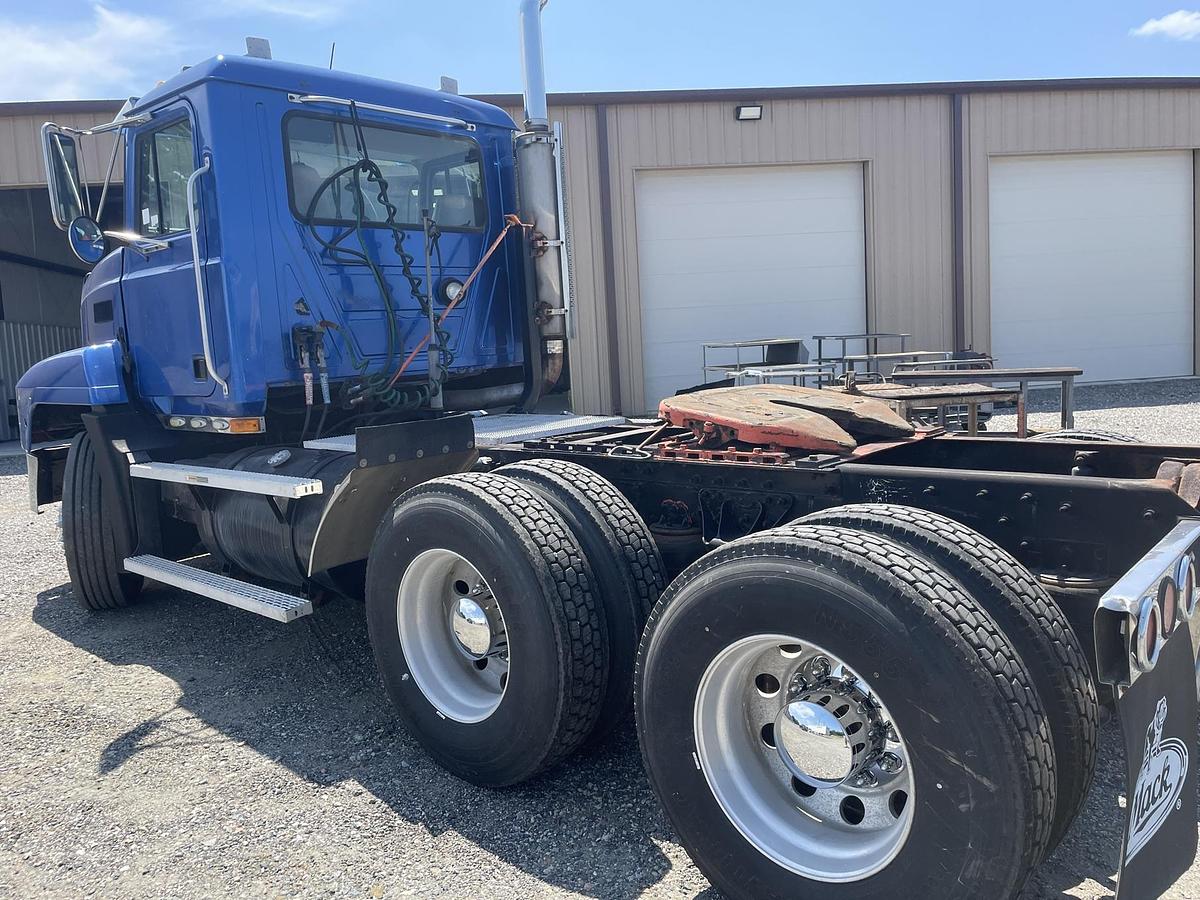Used 2006 MACK CL733