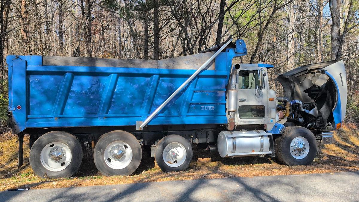 Used 1996 INTERNATIONAL 9400 Tri Axle