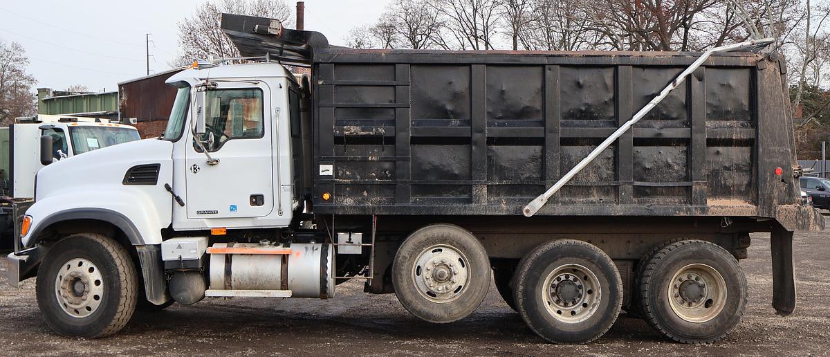 Used 2007 MACK Granite CV713