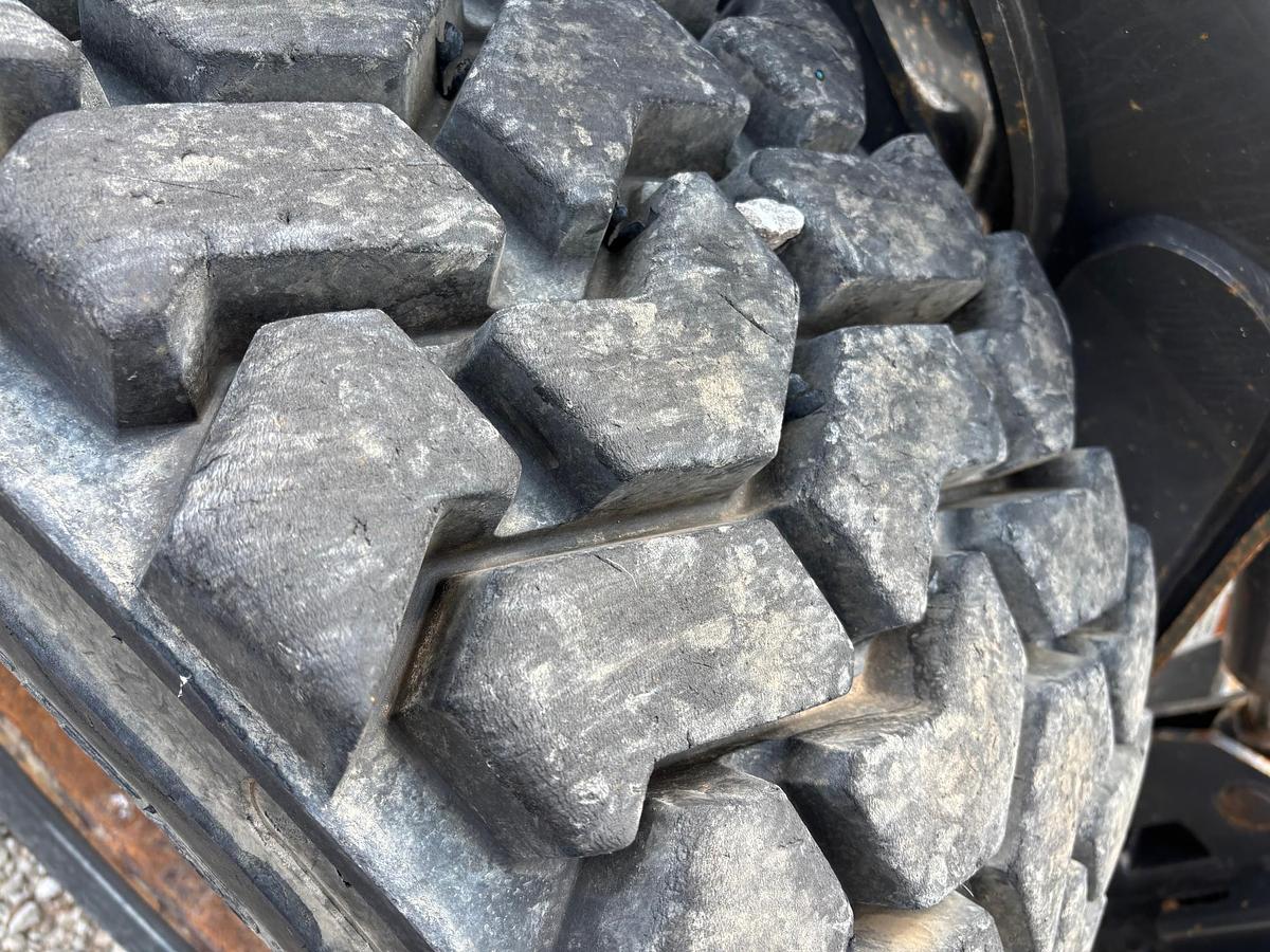 Used 2018 NEW HOLLAND L228