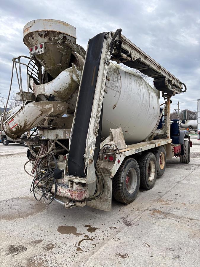 Used 2001 MACK DM690S Conveyor