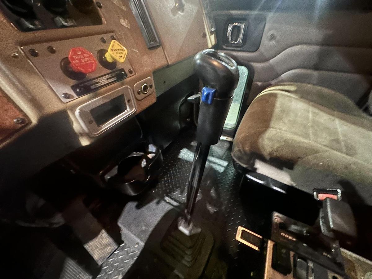 Used 2005 PETERBILT 335