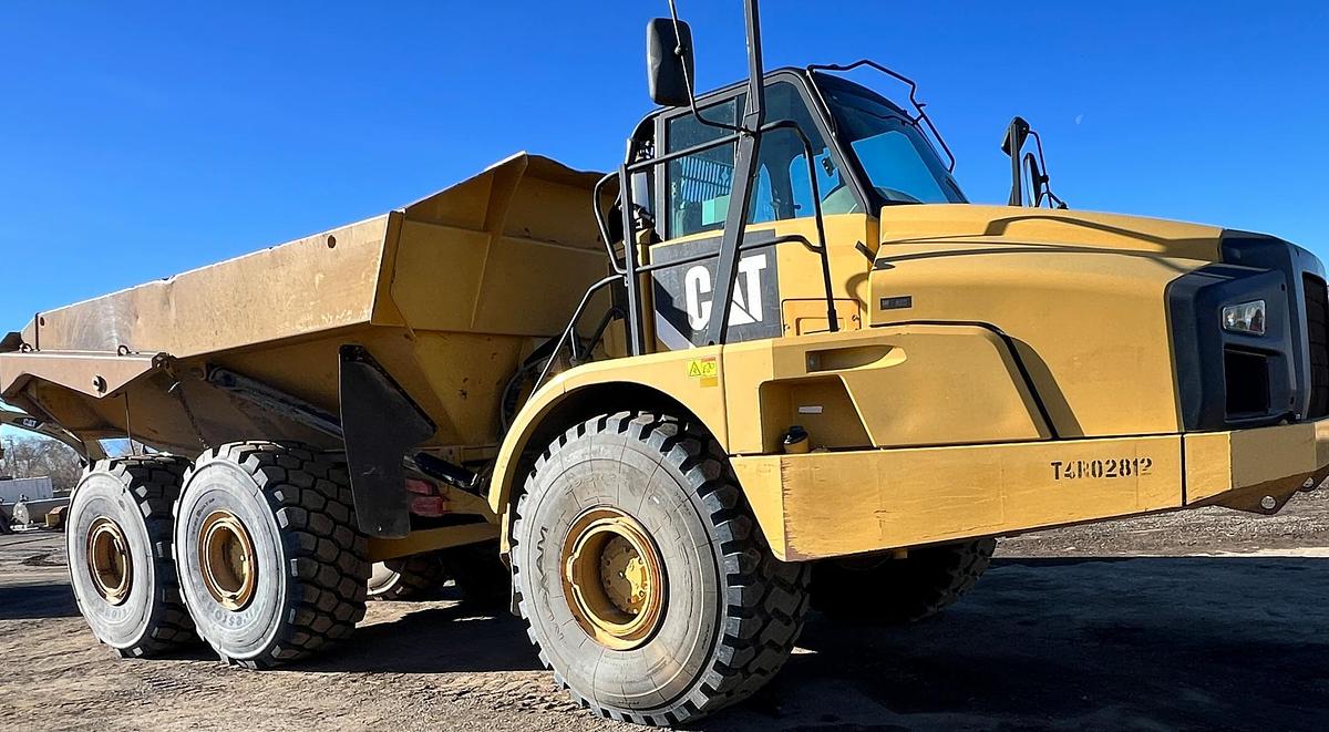 Used 2015 CATERPILLAR 740B
