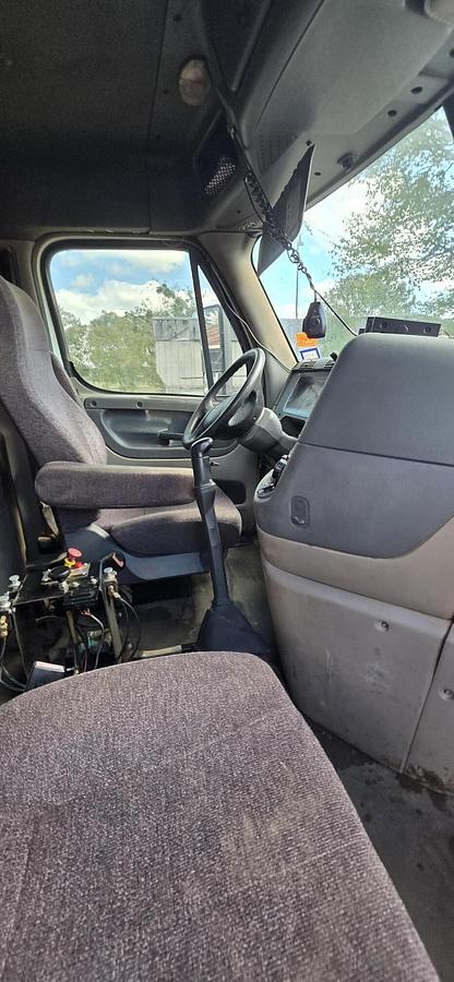 Used 2012 FREIGHTLINER Cascadia