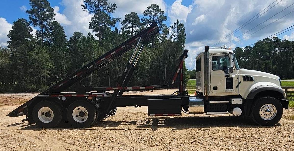 Used 2012 MACK GU713