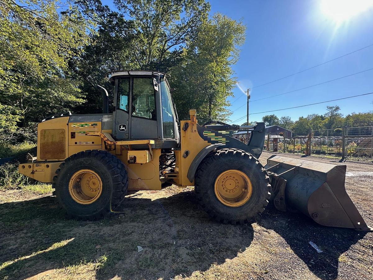 Used 2005 DEERE 624J