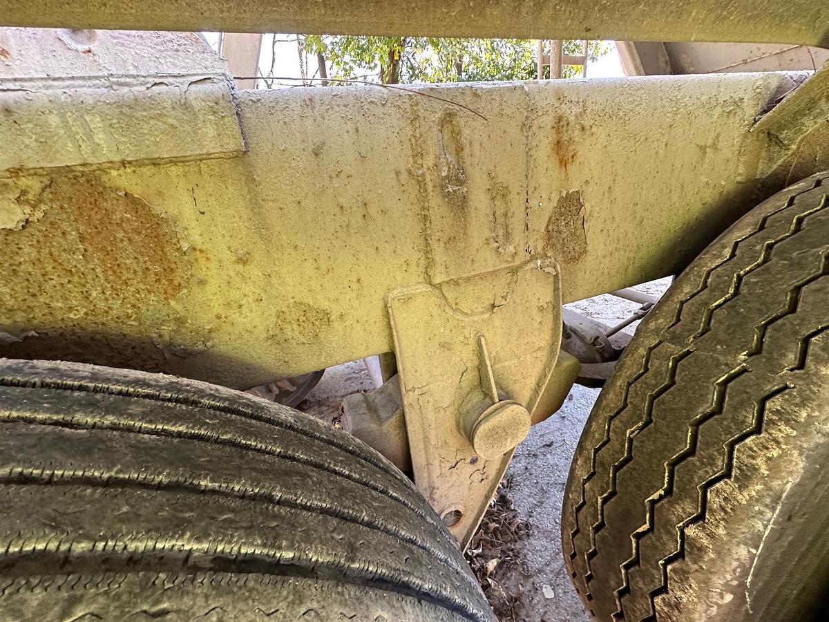 Used 1972 FRUEHAUF Bulk Trailer