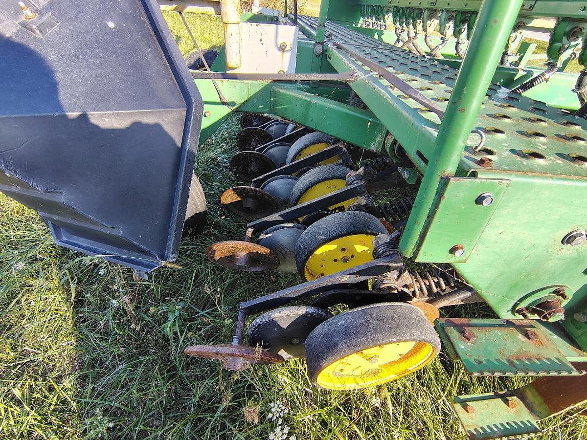 Used 1987 JOHN DEERE 750 Grain Drill