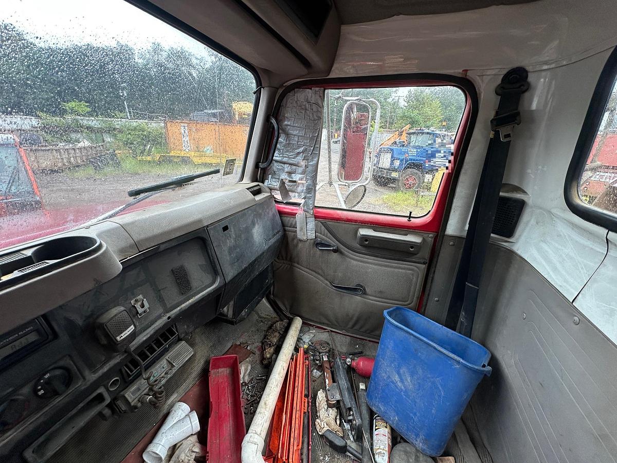 Used 2001 INTERNATIONAL 4700 Service Truck