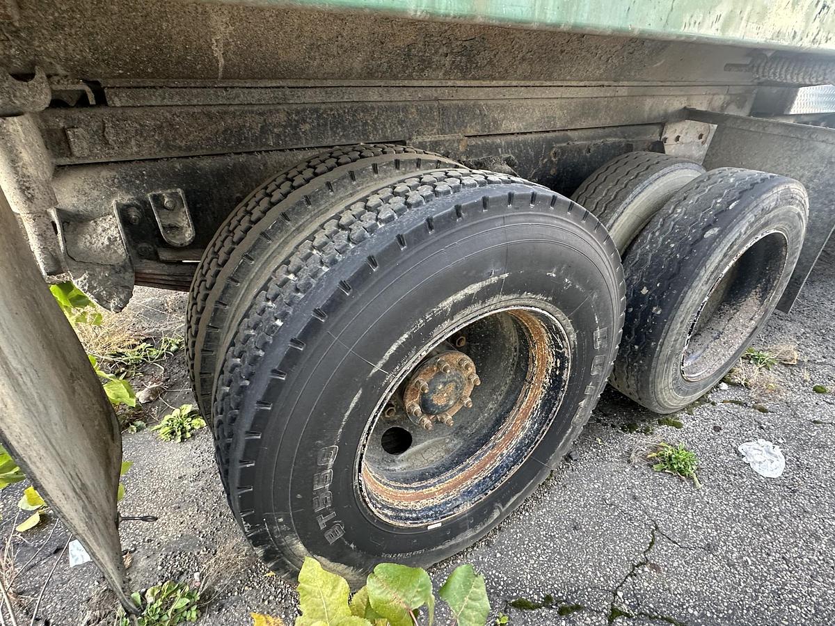 Used 2004 KENWORTH T300