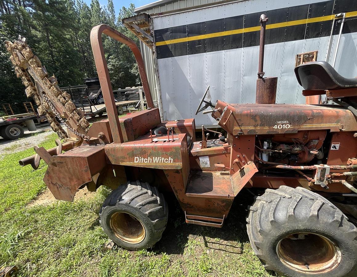 Used 1998 DITCH WITCH 4010DD Trencher/ Backhoe