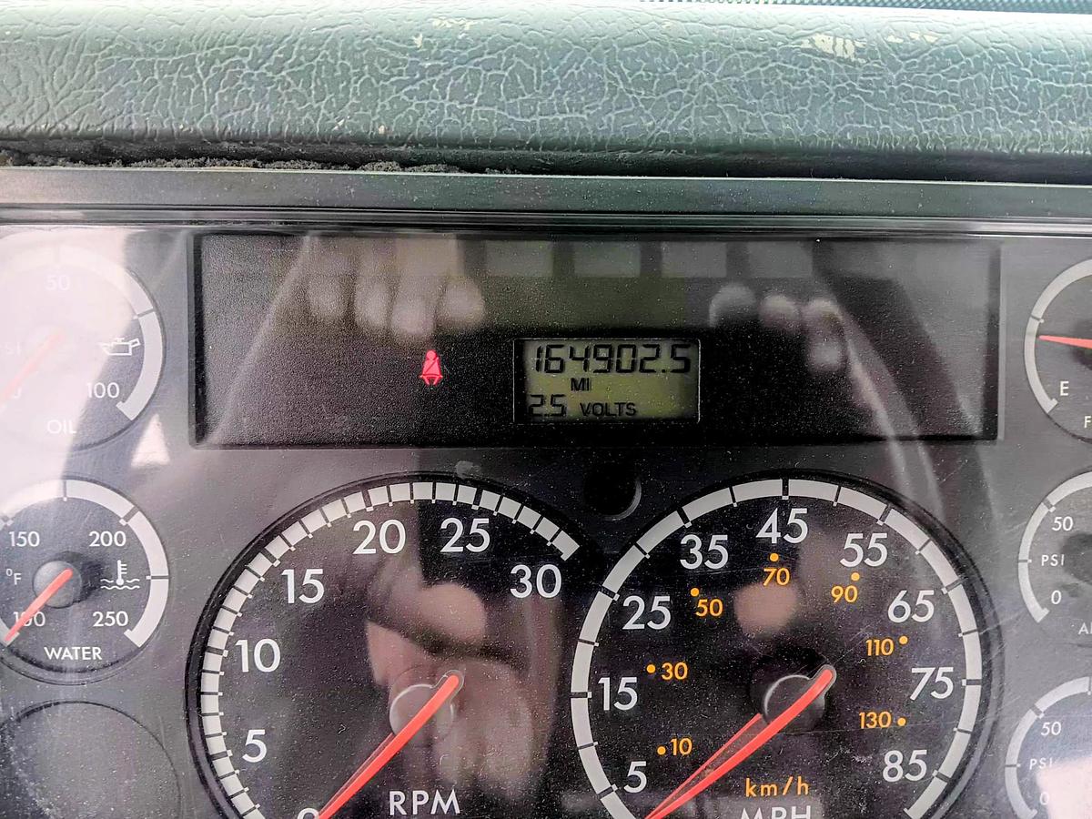 Used 2001 FREIGHTLINER FL 112