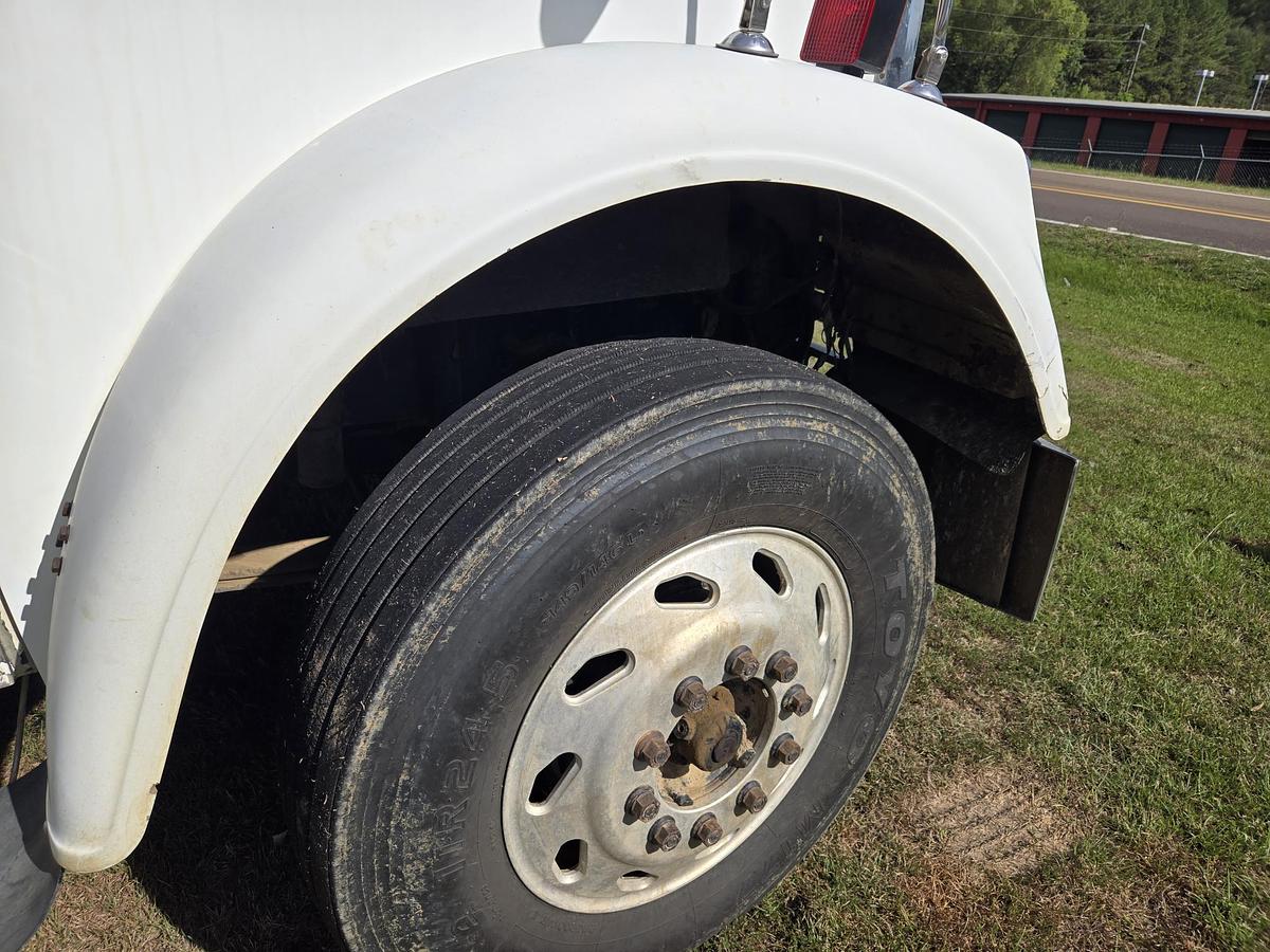 Used 2005 FREIGHTLINER FLD 120