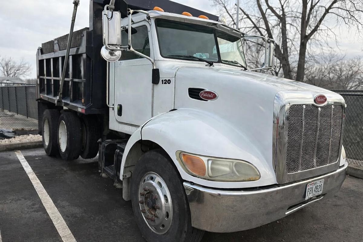 Used 2005 PETERBILT 335