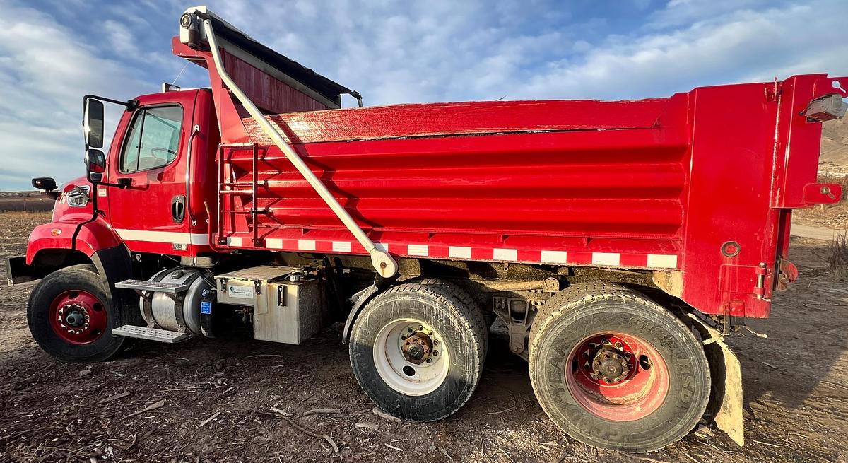 Used 2013 FREIGHTLINER 108SD Dump Truck