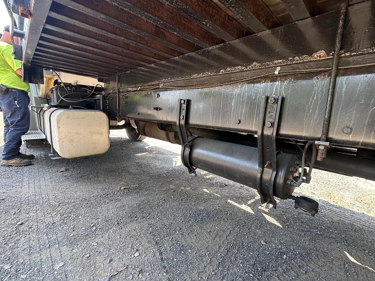 Used 2004 FREIGHTLINER M2 Attenuator Truck