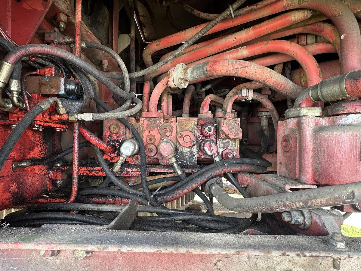 Used 1984 CASE POCLAIN 220CKNA