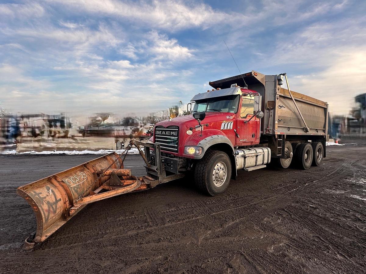 Used 2017 MACK Granite GU713