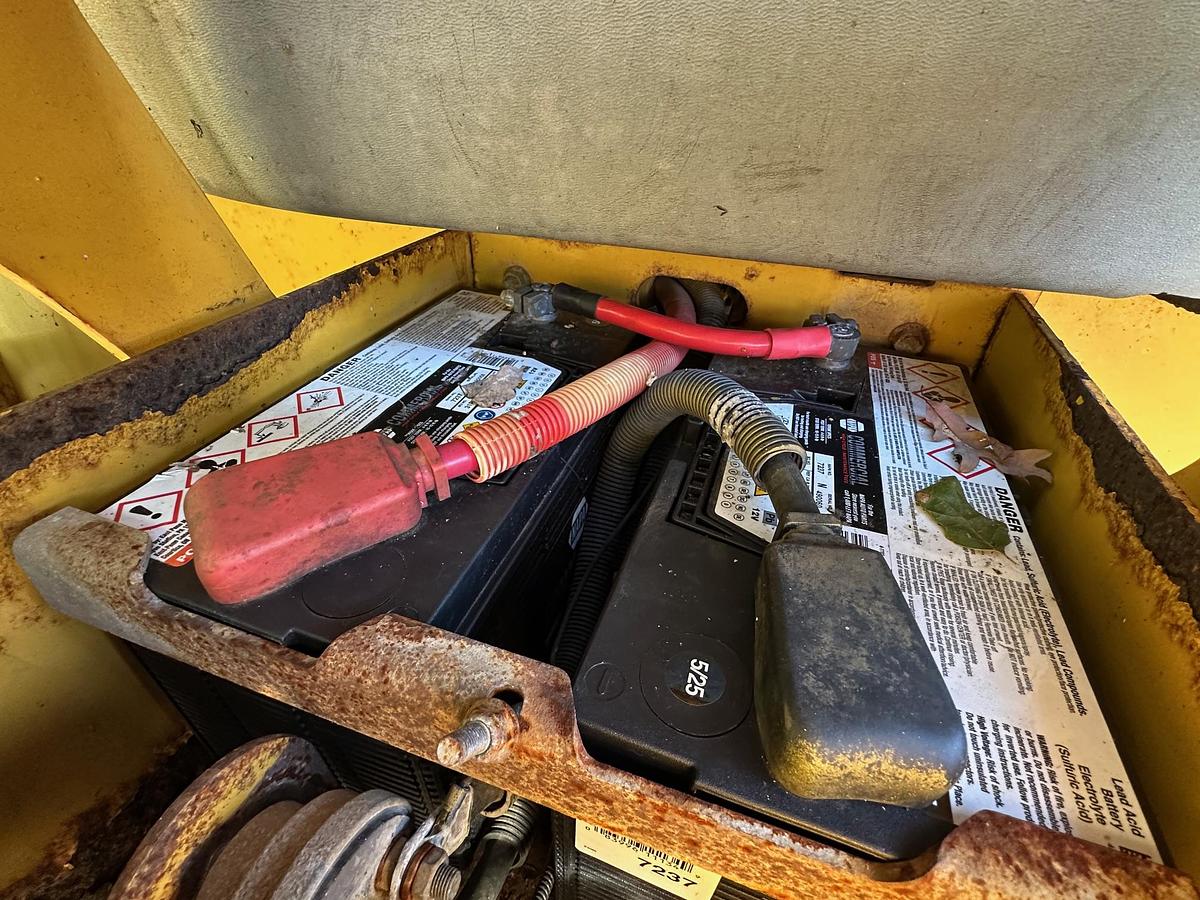 Used 2005 DEERE 624J