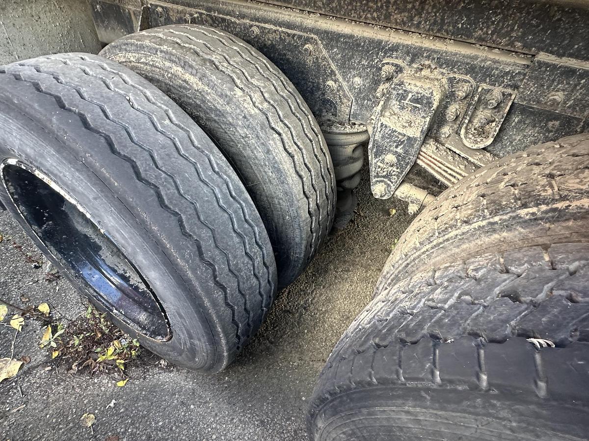 Used 2004 KENWORTH T300