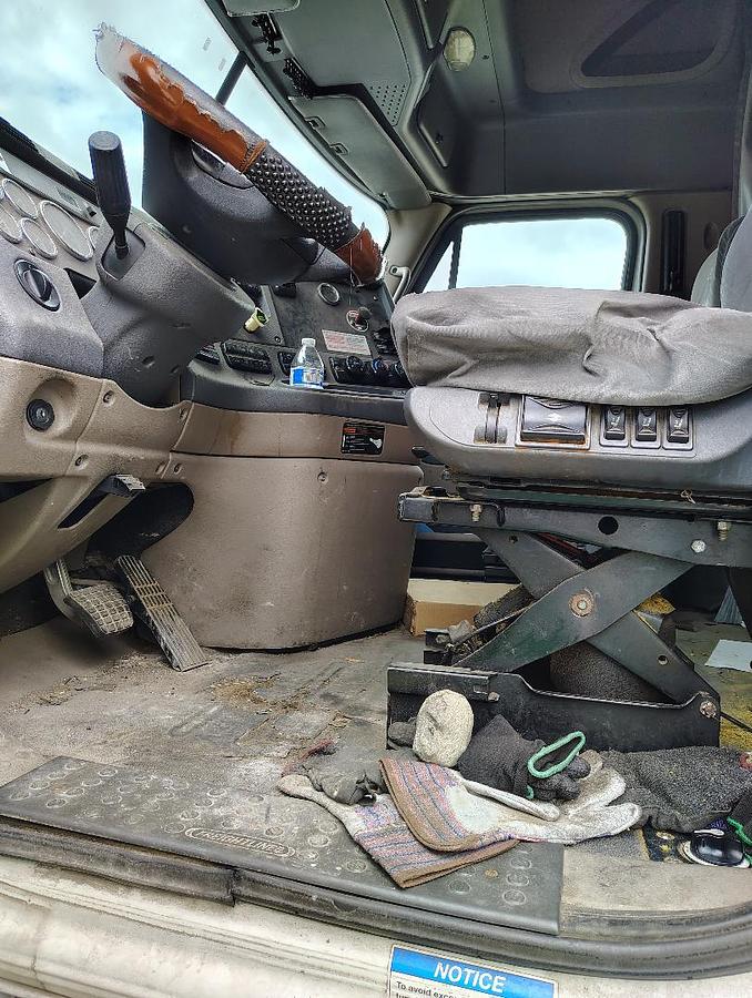 Used 2012 FREIGHTLINER Cascadia