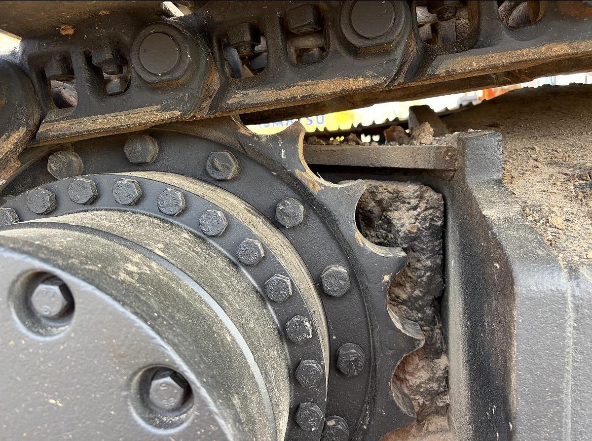 Used 2005 DEERE 200C-LC