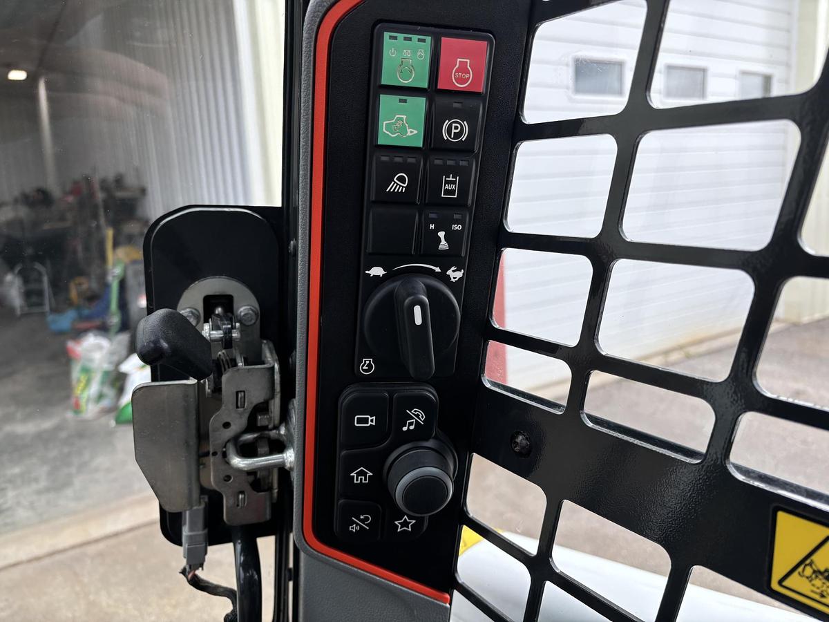 Used 2022 BOBCAT T76