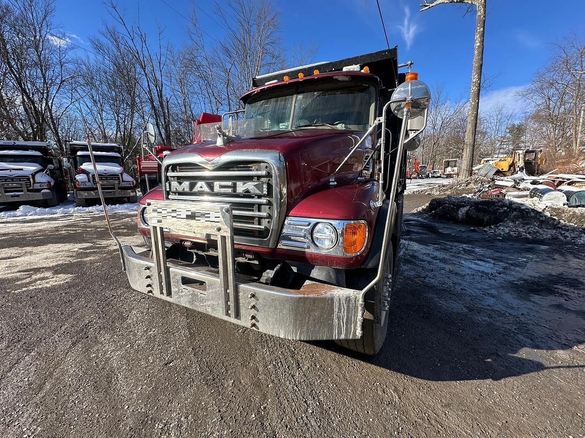 Used 2005 MACK CV713