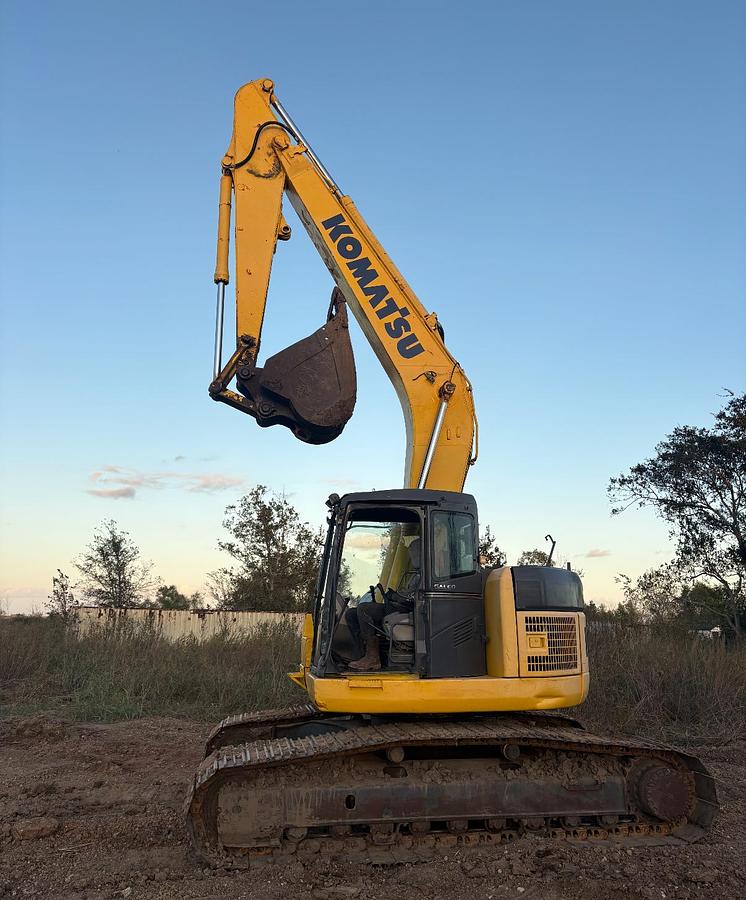 Used 2005 KOMATSU PC-228 LC