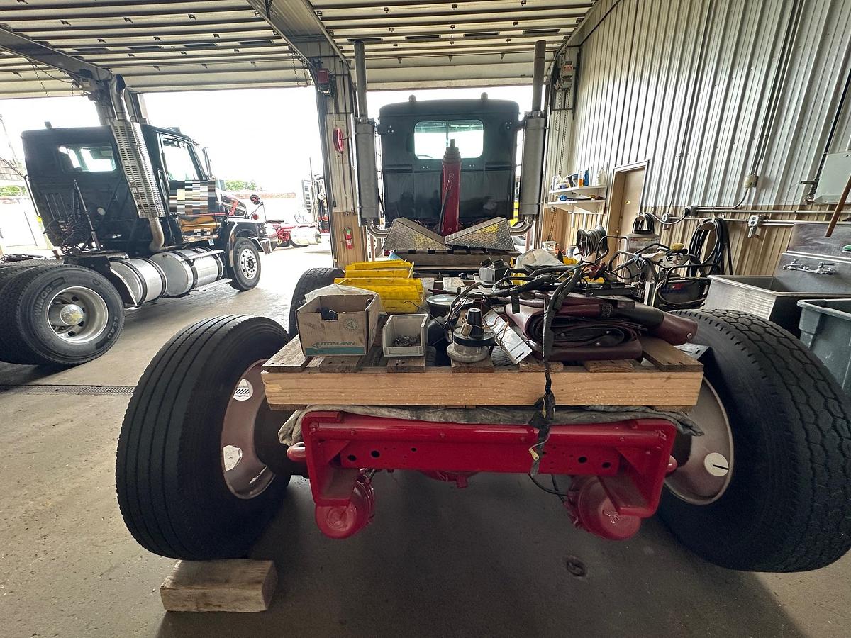 Used 1997 AUTOCAR DK6 Tilt Nose