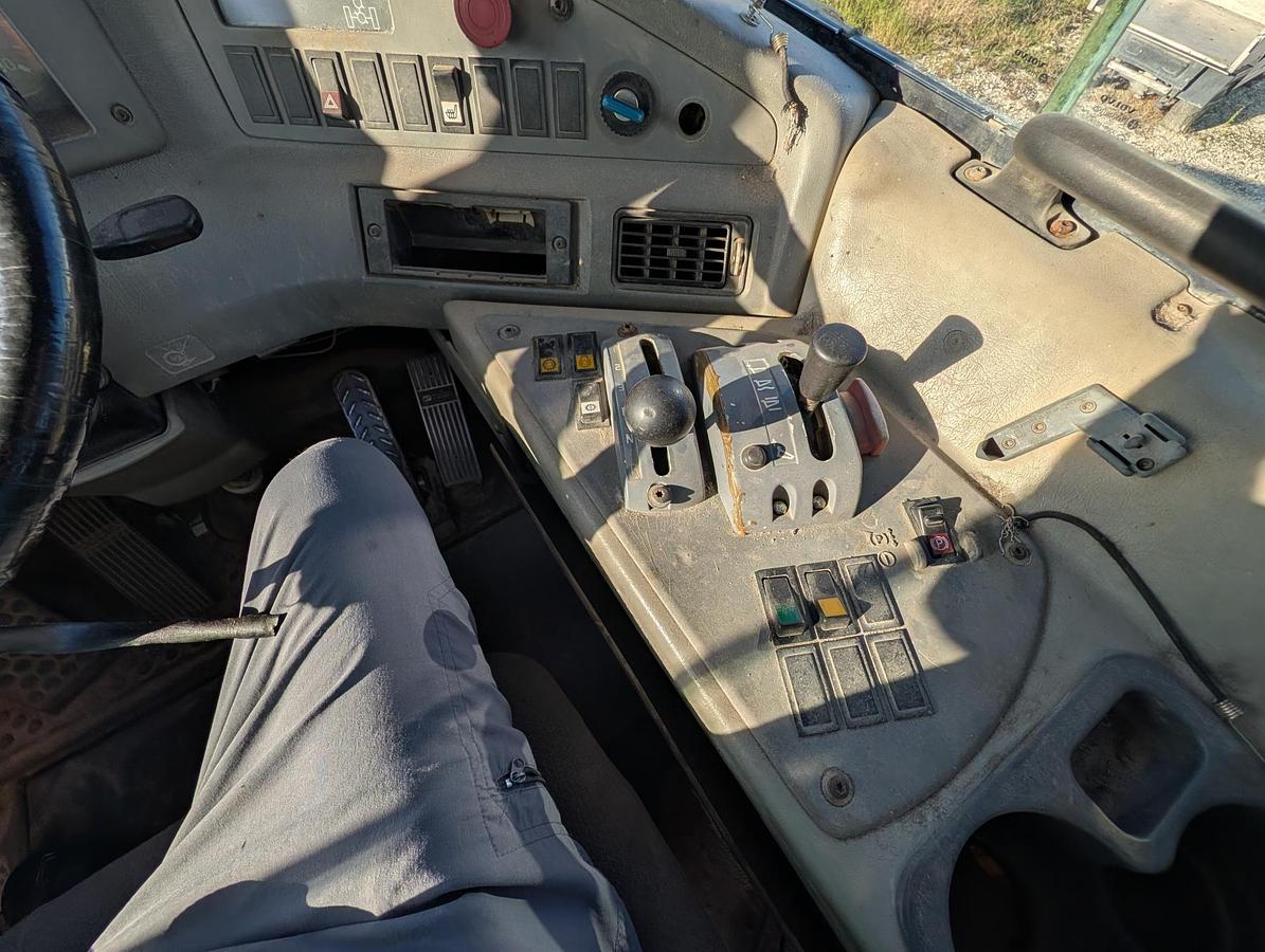 Used 2005 VOLVO A25D