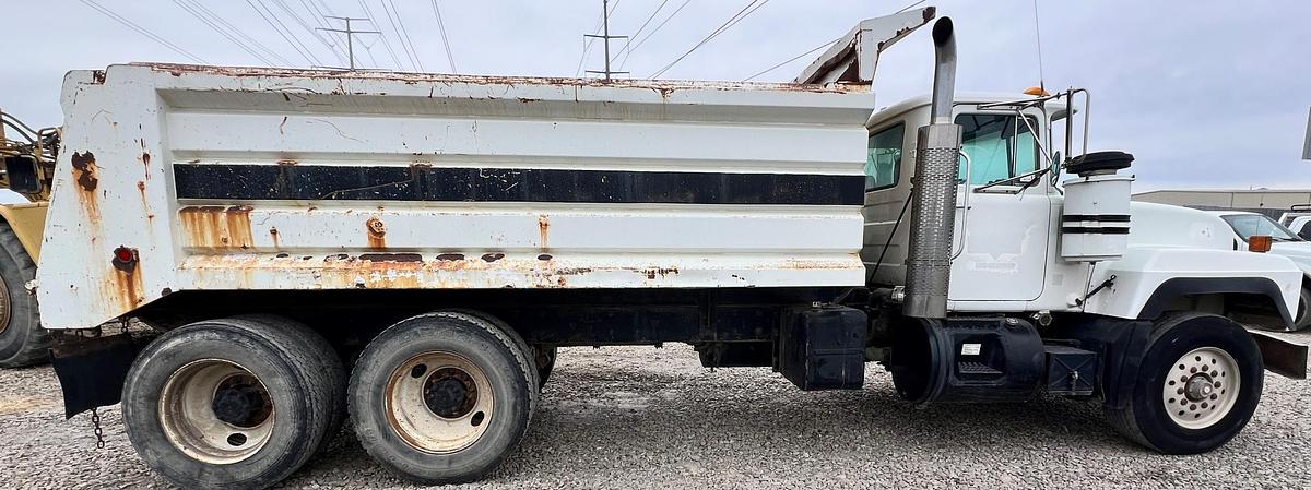 Used 2000 MACK RD688s