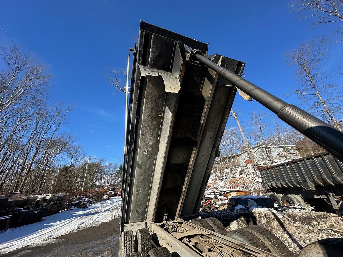 Used 2005 MACK CV713