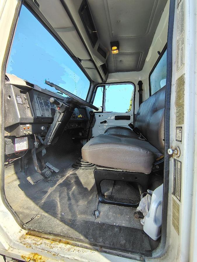 Used 1999 INTERNATIONAL 4700 Low Profile T444E