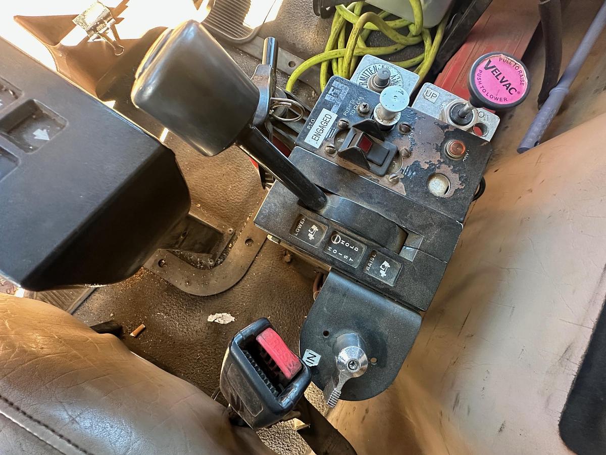 Used 2006 MACK Granite CV713