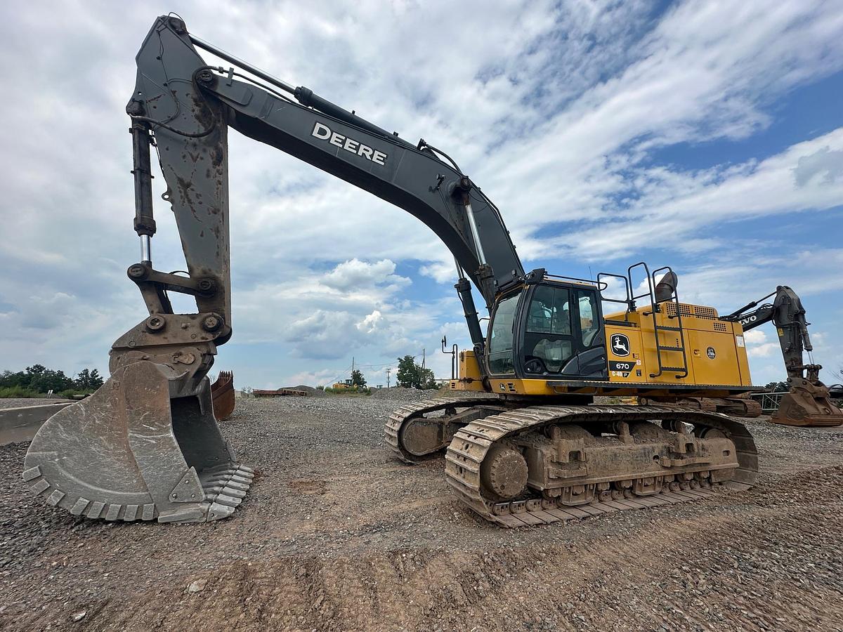 Used 2023 DEERE 670P