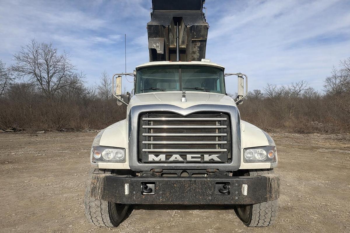 Used 2013 MACK Granite CU713