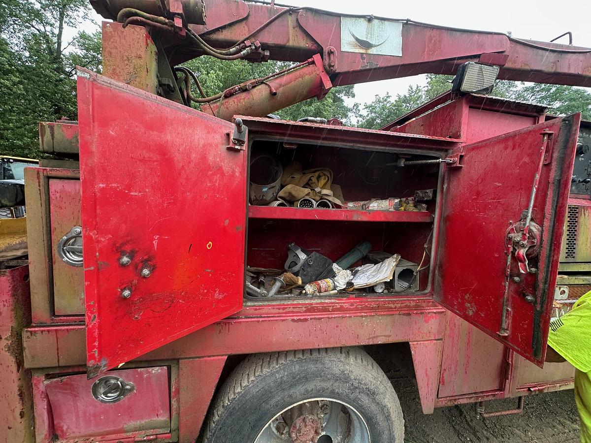 Used 2001 INTERNATIONAL 4700 Service Truck