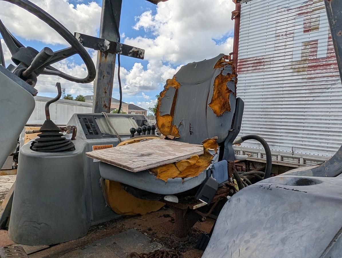 Used 1995 CASE 570LXT